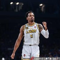九游体育-球迷叫你大爹？巴里-布朗：这挺奇怪的 我就当是夸我了