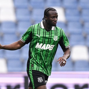 都体：国米对萨索洛中场科内感兴趣，上周派球探现场观看球员比赛