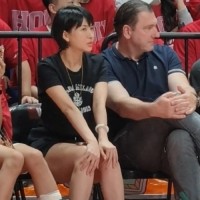 在线体育游戏娱乐平台-福建伍总和主帅凯撒现身CUBAL赛场 网友称是观看华大和北体二番战
